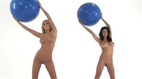 Vidéos de Sexe Porn Hub Nude On Exercise Ball et films porno Yrporno