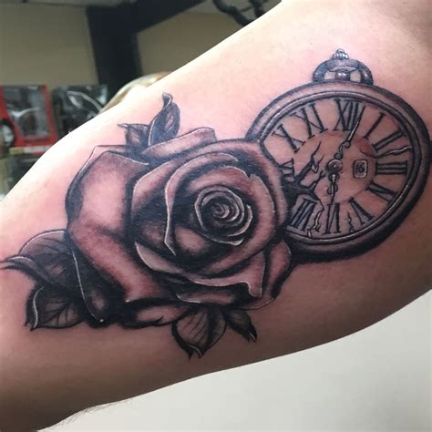 21 Gorgeous Clock Tattoo Ideas For Men Styleoholic Rose And Clock