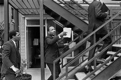 Mundo Em 1968 Ativista Negro Martin Luther King é Assassinado Nos Eua