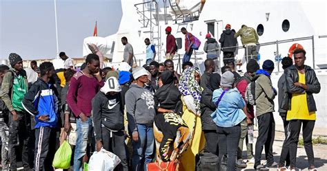African Migrants Arrested Hundreds Flee Tunisia After Racist Attacks Comments By President Saied