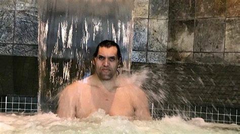 The Great Khali Bathing Know Your Meme