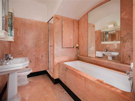 The Harlequin Suite Pink Marble Bathroom At The Dorchester London