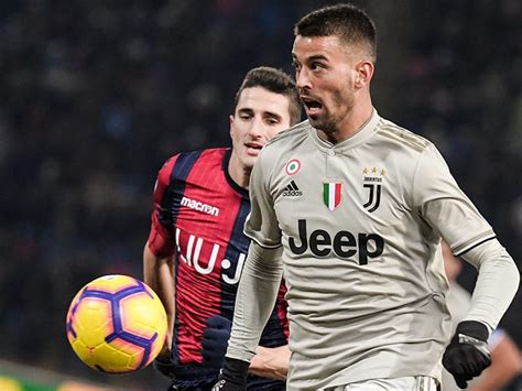 juˈvɛntus), colloquially known as juve (pronounced ), is a professional football club based in turin, piedmont, italy, that competes in the serie a, the top flight of italian football.founded in 1897 by a group of torinese students, the club has worn a black and white striped home kit since 1903 and has played. โบโลญญ่า v ยูเวนตุส ผลบอลสด ผลบอล โคปปา อิตาเลีย