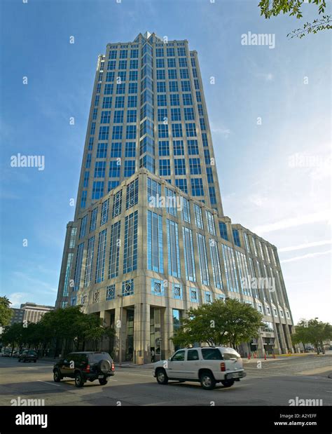 Extra Wide Angle View Of Suntrust Building With Street Traffic Tampa