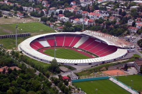Dit prachtige stadion biedt plaats voor meer dan 90.000 fans. roter stern belgrad stadion - Fußball EM 2020