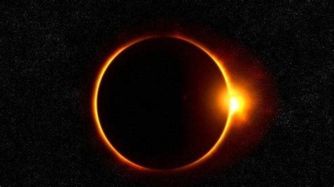 Gerhana matahari cincin ini akan terjadi di indonesia, melewati wilayah indonesia pada 26 desember 2019, imbuh clara. CUMA 2 Menit, Waktu Puncak Saksikan Gerhana Matahari ...
