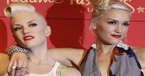 Gwen Stefani Cosies Up To Fat Madame Tussauds Waxwork Daily Star