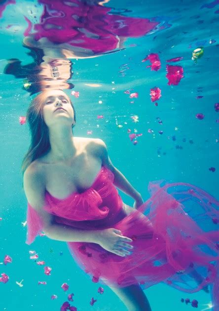 high defination wallpapers underwater swimming photography