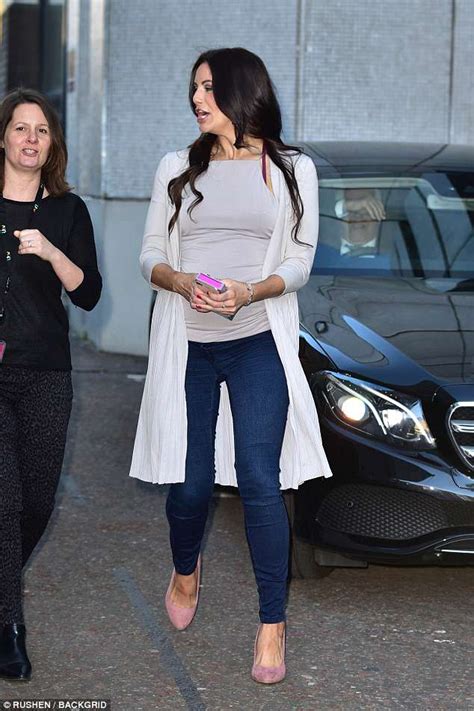 Jessica Cunningham Displays Her Growing Baby Bump At Itv Studios Daily Mail Online