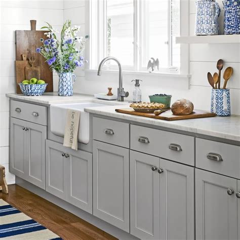 Kitchen cabinets with white countertop black handles and tile backsplash. 26 DIY Kitchen Cabinet Hardware Ideas — Best Kitchen Cabinet Hardware