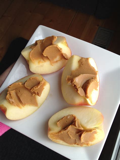Apples With Peanut Butter
