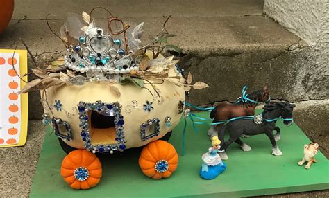Midway Messenger: Weese family scores big in pumpkin carving contest