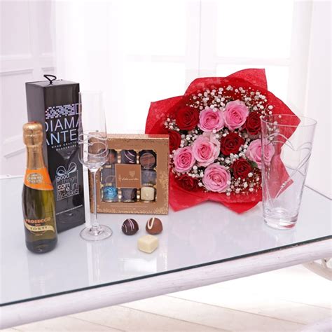 Luxury T Bundle Chocolates Fizz And Rose Bouquet With Swarovski