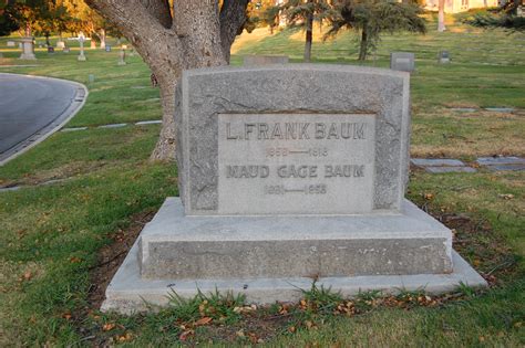 Image L Frank Baum Grave At Forest Lawn Cemetery In Glendale California