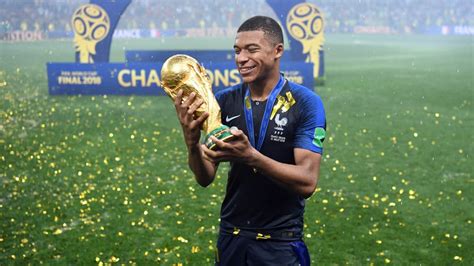 The manager was unsure whether psg forward kylian mbappé would be fit to play for the game or not. Kylian Mbappe Named FIFA 21 Cover Athlete | myv949.com
