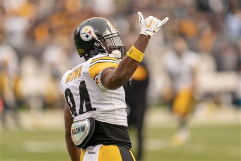 As of 2021, antonio brown's net worth is approximately $20 million. Steelers To Trade Antonio Brown To Raiders