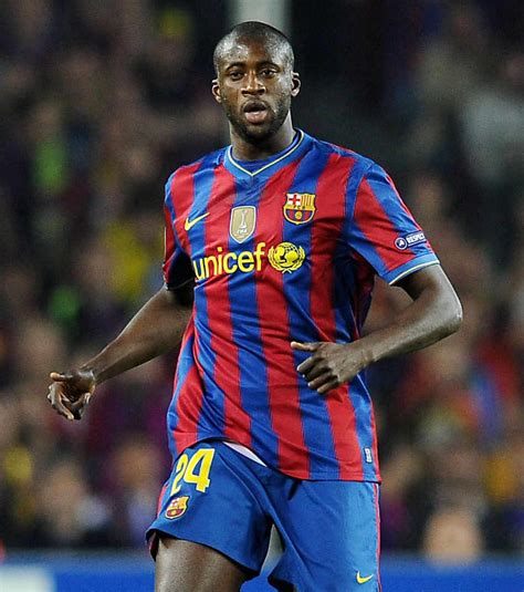 First sports team in the world to reach 10 million subscribers on @youtube! Manchester City : Yaya Touré, "Je voudrais finir ma ...