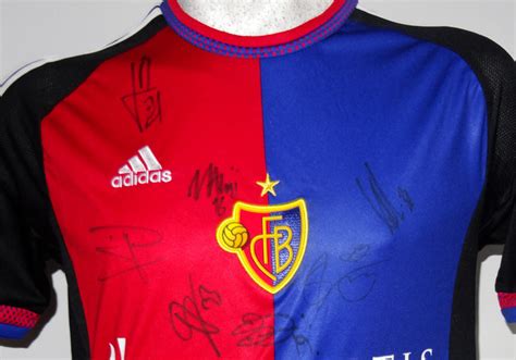 Gallen fi collection hummel indigo jako joma kappa klubtrikot liverpool lfc lotto macron majestic. Vom FC Basel signiertes Heimtrikot