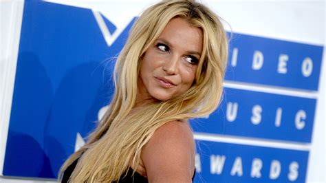 Welcomebackbritney Fans Around The World Praise Britney Spears