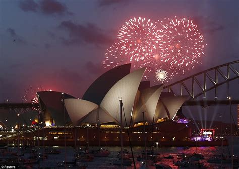 Australia Welcomes 2015 With A Bang With Sydney Fireworks Daily Mail