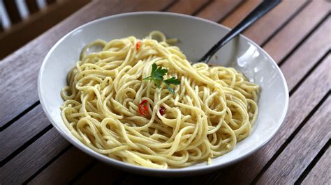 While the water is coming to a boil, sauté the garlic in the olive oil, along with the peperoncino, on low heat until the garlic is lightly golden brown, then turn off the heat. Spaghetti aglio, olio e peperoncino: primo veloce o antica ...