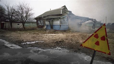 Les trois ouvriers volontaires parviennent à vider les réservoirs qui menaçaient d'exploser. The lessons of Chernobyl: It's the West that now needs ...
