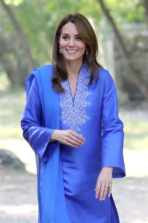 Крупных отелей и гостиниц в пакистане не слишком много. Херцогиня Кейт очарова Пакистан с традиционна курта ...