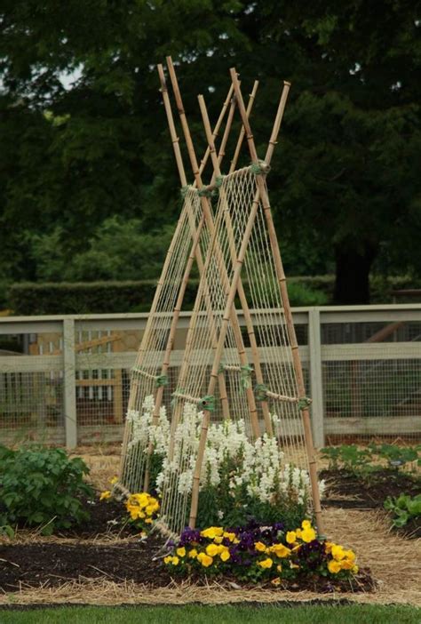 This garden trellis tutorial shows you how to easily build a wooden garden trellis with only one piece of material. Pin on Bamboo in the Garden