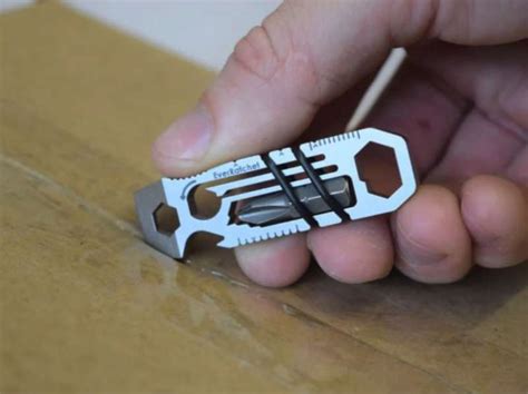 Keep On Cranking With This Ratcheting Keychain Multi Tool The Gadgeteer