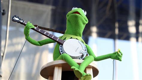 Kermit Sings The Rainbow Connection