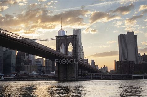 Brooklyn Bridge In New York City Against Sky With Clouds — Buildings