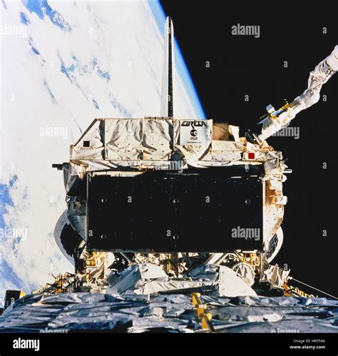 Sts 57 Space Shuttle Endeavour 1993 Stock Photo Alamy