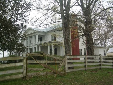 We Can Dream An Expansive Tennessee Farmhouse On 750 Acres Acre