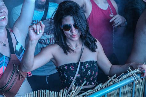 34 Insanely Amazing Snaps From Dj Mags Miami Pool Party