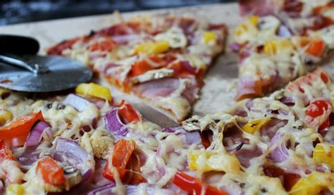 Zelf Pizza Maken Leuk Eerst Even Pizzadeeg Maken Dan Pizzasaus Maken