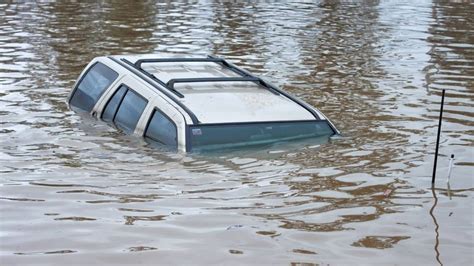 Car Caught In A Flood Heres What To Do News