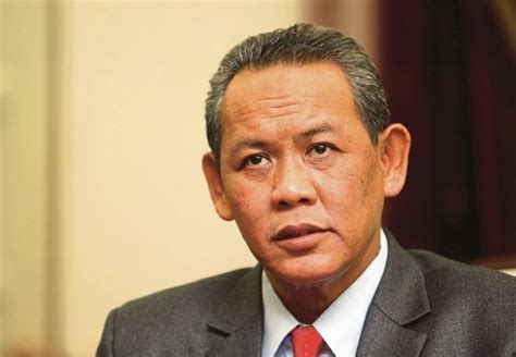 Menteri besar negeri sembilan yang baharu, aminuddin harun memulakan tugas pada hari pertamanya di pejabat menteri besar di wisma negeri, seremban pada 2.40 petang, hari ini. MB Aminuddin: Air Negeri Sembilan Kekal | Malaysia Top News