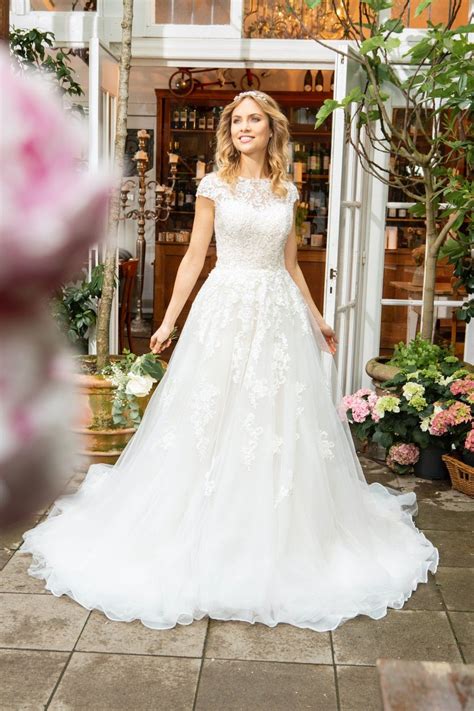 Maybe you would like to learn more about one of these? Pin auf Brautkleid