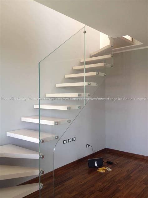 I veri protagonisti sono i materiali. Scale a Sbalzo con gradini in Legno e Ringhiera in ...