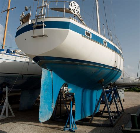 If any leakage causes overflow in duct keel, the bilge well will fill up and give alarm. Sailboat Keel Types: Illustrated Guide (Bilge, Fin, Full) - Improve Sailing