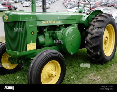 Vintage John Deere Tractor Stock Photo Alamy