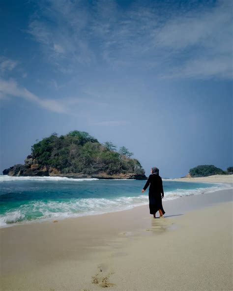 Pulau bawean, sangkapura, gresik, jawa timur, indonesia, 61181. Pantai Pulodoro: Harga Tiket masuk, Rute, Fasilitas, dan ...