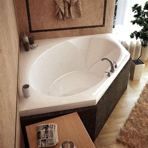 These soaking tubs are normally much deeper than the standard tub and can even be contoured for a soothing, comfortable bathing experience. 6 Best Corner Bathtubs of 2020 - Easy Home Concepts