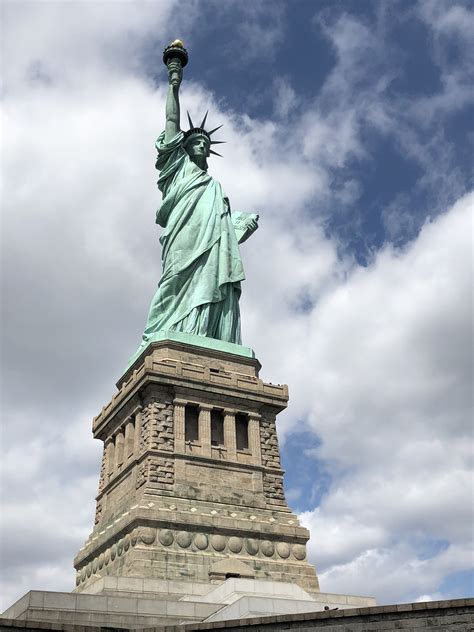Poder que tem o cidadão de exercer a sua vontade dentro dos limites que lhe faculta a lei. Estátua da liberdade: o que é, história e características ...