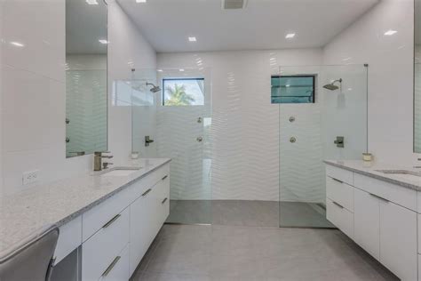 Doorless Showers Pros And Cons Of A Walk In Shower Design