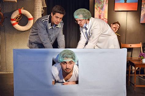 Müjdat gezen tiyatrosu, i̇stanbul'da yerleşik bir özel müjdat gezen sanat merkezi bünyesine bağlı kurumudur. Müretteb'at Kafası | tiyatrolar.com.tr