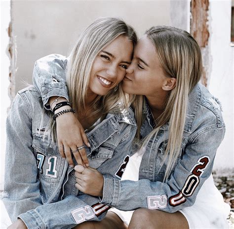 Do You Like Lisa And Lena Twin Pictures Friend Pictures Twin Girls