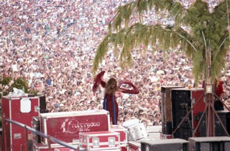 Stevie Dancing In Front Of The Crowd At Jfk Stadium In
