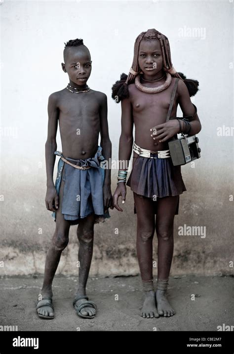 Kinder Des Himba Stammes Fotos Und Bildmaterial In Hoher Auflösung Seite 2 Alamy