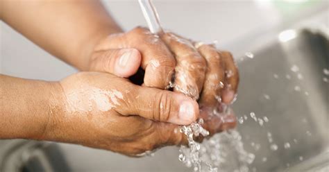 Clean, running water is more important than temperature. Hand Washing: The Right Way to Wash Your Hands in a Public ...